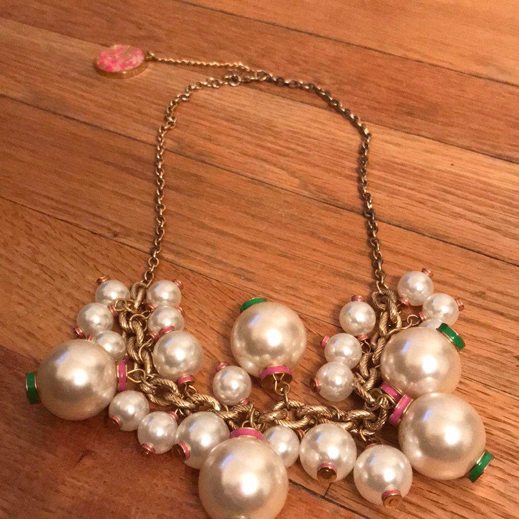 Lilly Pulitzer Pearl Bunch Necklace 15$